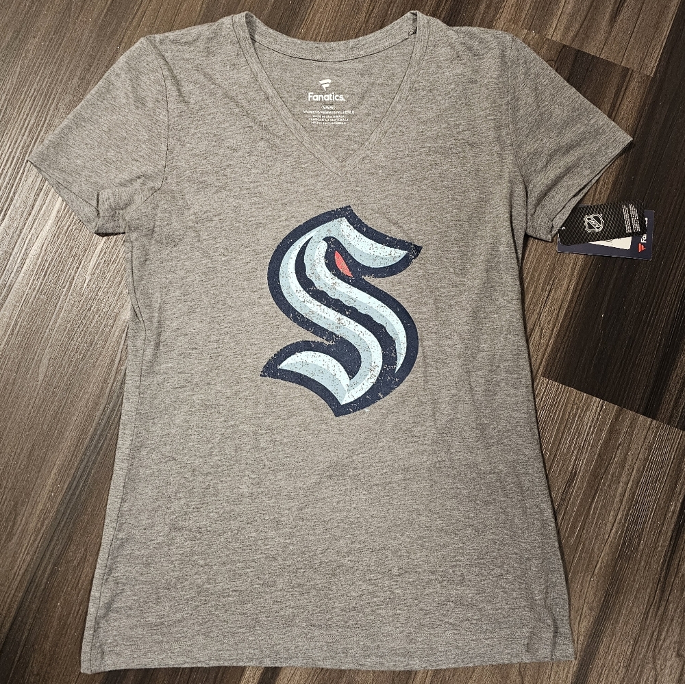 NWT Seattle Kraken Distressed Logo V-Neck T-Shirt, Gray, Wonen's Medium